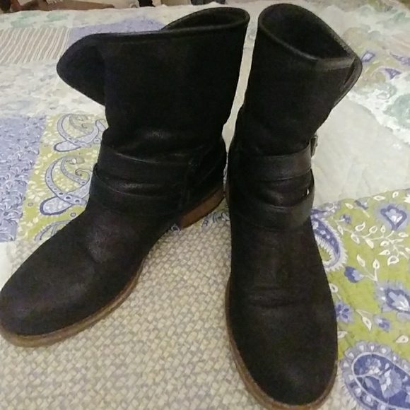 Boots - Picture 2 of 7